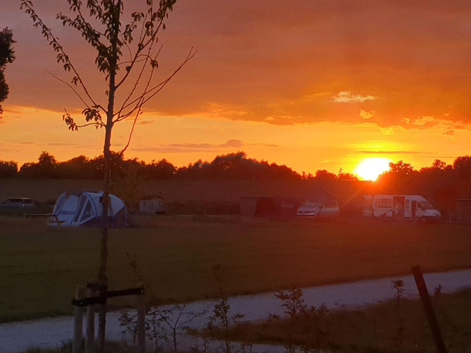De Hazelaarshof Luxe Glampingtent Bij Natuurgebied De Millingerwaard Kekerdom 外观 照片